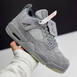 کفش نایک ایر جردن فور کاز مستر کوالیتی طوسی روشن | Nike Air Jordan 4 KAWS Light Grey