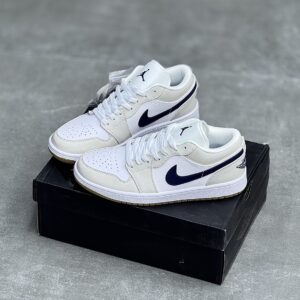 کفش نایک ایر جردن وان لو شیری تیک سرمه‌ای Nike Air Jordan 1 Low Cream Navy Swoosh