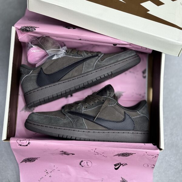 کفش نایک ایر جردن وان لو تراویس اسکات قهوه‌ای موکا Nike Air Jordan 1 Low Travis Scott Mocha