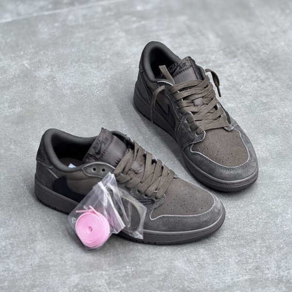 کفش نایک ایر جردن وان لو تراویس اسکات قهوه‌ای موکا Nike Air Jordan 1 Low Travis Scott Mocha
