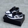 کفش نایک ایر جردن وان لو سفید سرمه ای Nike Air Jordan 1 Low White Navy
