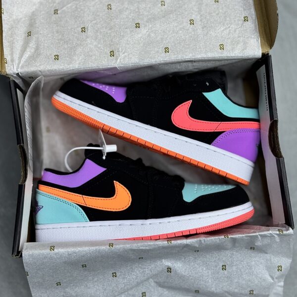 IMG_3059-scaled-1 کفش نایک ایر جردن وان لو لنگه به لنگه Nike Air Jordan 1 Low Mismatch
