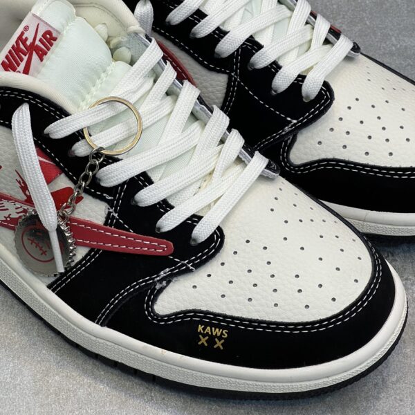 کفش نایک ایر جردن وان لو ترویس اسکات کاز Nike Air Jordan 1 Low Travis Scott KAWS