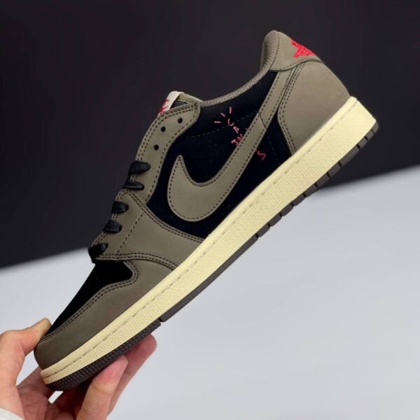 کفش نایک ایر جردن ۱ لو تراویس اسکات دارک موکا Nike Air Jordan 1 Low Travis Scott Dark Mocha