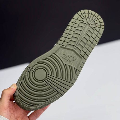 کفش نایک ایر جردن وان لو تراویس اسکات مدیوم الیو Nike Air Jordan 1 Low Travis Scott Medium Olive