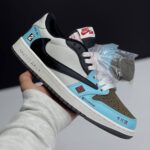 کفش نایک ایر جردن ۱ لو تراویس اسکات بی‌ ام‌ و  Nike Air Jordan 1 Low Travis Scott BMW