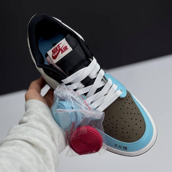 IMG_4214 کفش نایک ایر جردن ۱ لو تراویس اسکات بی ام و Nike Air Jordan 1 Low Travis Scott BMW