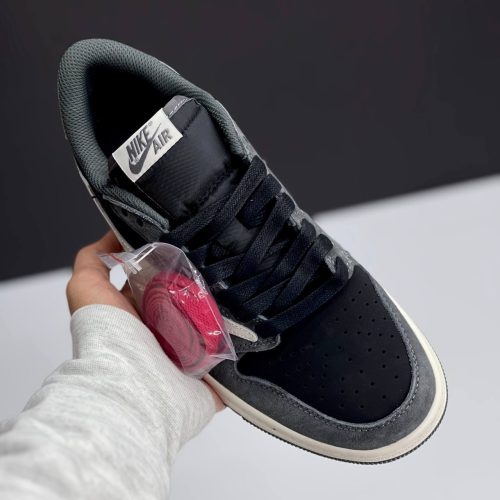 کفش نایک ایر جردن وان لو تراویس اسکات مشکی طوسی سوئد Nike Air Jordan 1 Low Travis Scott Black Grey Suede