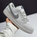 کفش نایک اس‌بی (SB) دانک لو ریگنینگ چمپ طوسی روشن Nike SB Dunk Low Reigning Champ Light Grey