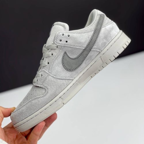 کفش نایک اس‌بی (SB) دانک لو ریگنینگ چمپ طوسی روشن Nike SB Dunk Low Reigning Champ Light Grey