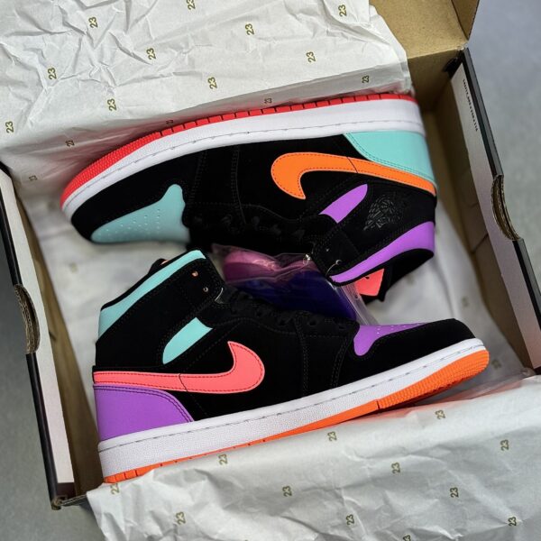 IMG_7662-scaled-1 کفش نایک ایر جردن وان ساقدار لنگه به لنگه Nike Air Jordan 1 High Mismatch