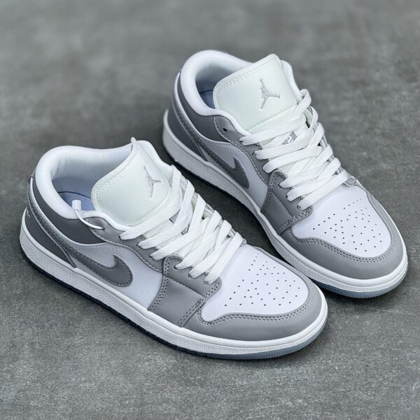 کفش نایک ایر جردن وان سفید طوسی Nike Air Jordan 1 White Grey