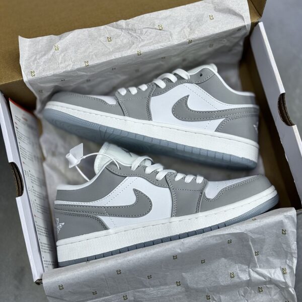 کفش نایک ایر جردن وان سفید طوسی Nike Air Jordan 1 White Grey