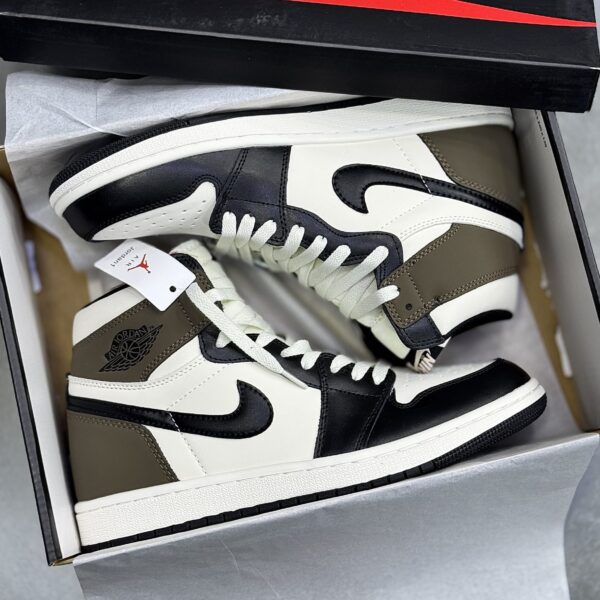 IMG_7939-scaled-1-1 کفش نایک ایر جردن وان ساقدار دارک موکا Nike Air Jordan 1 High Dark Mocha