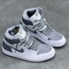 کفش نایک ایر جردن وان ساقدار سفید طوسی دودی Nike Air Jordan 1 High White Smoke Grey