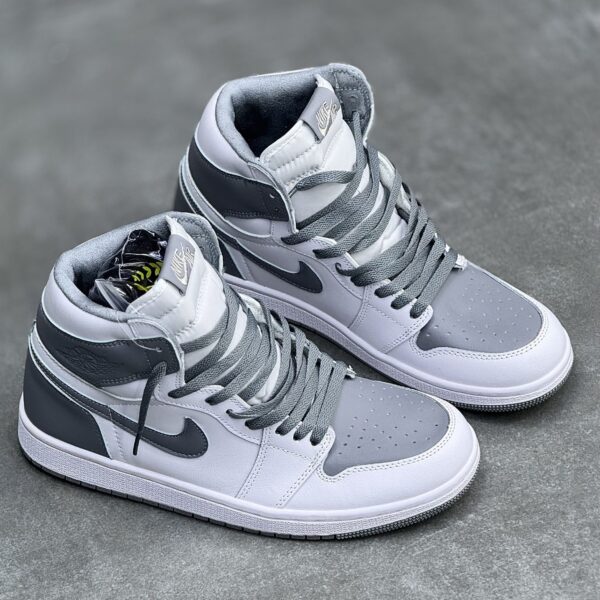 کفش نایک ایر جردن وان ساقدار سفید طوسی دودی Nike Air Jordan 1 High White Smoke Grey