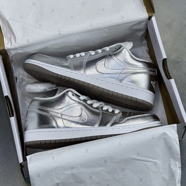 IMG_8216-scaled-1 کفش نایک ایر جردن وان لو نقره ای براق Nike Air Jordan 1 Low Metallic Silver