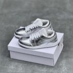 کفش نایک ایر جردن وان لو نقره ای براق Nike Air Jordan 1 Low Metallic Silver