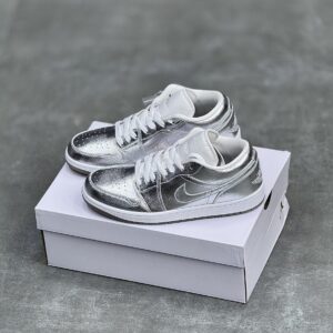 کفش نایک ایر جردن وان لو نقره ای براق Nike Air Jordan 1 Low Metallic Silver