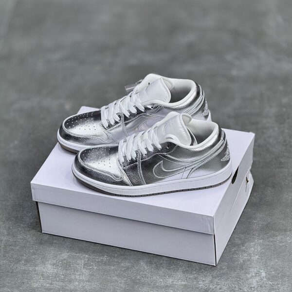 IMG_8220-scaled-1 کفش نایک ایر جردن وان لو نقره ای براق Nike Air Jordan 1 Low Metallic Silver