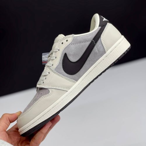 IMG_8587-500x500-1 کفش نایک ایر جردن وان لو تراویس اسکات لویی ویتون کرم قهوهای Nike Air Jordan 1 Low Travis Scott Louis Vuitton Brown