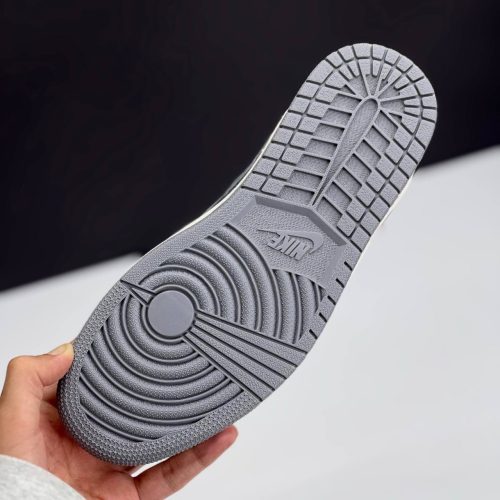 IMG_8592-500x500-1 کفش نایک ایر جردن وان لو تراویس اسکات لویی ویتون کرم طوسی روشن | Nike Air Jordan 1 Low Travis Scott Louis Vuitton Light Grey
