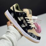 کفش نایک اس بی دانک لو تراویس اسکات باندانا Nike SB Dunk Low Travis Scott Bandana