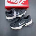 کفش نایک وومرو ۵ طوسی Nike Vomero 5 Gray