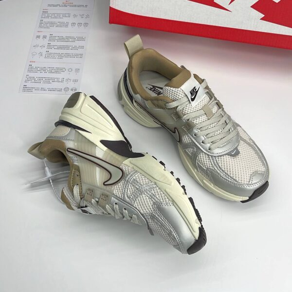 photo_12_2025-05-11_02-14-13 کتونی نایک وی تو کی ران کرم قهوهای | Nike V2K Run Cream Brown