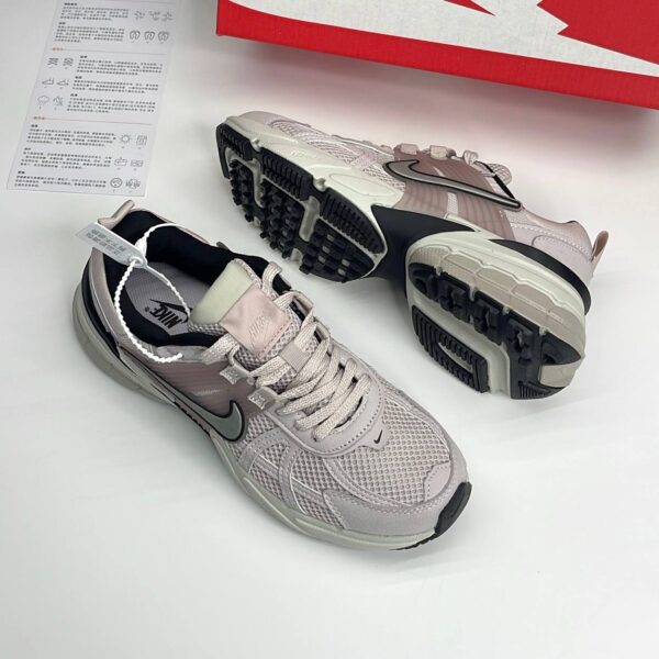نایک وی تو کی کالباسی Nike V2K Run Pinkish Beige