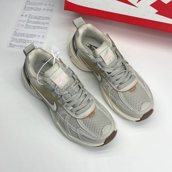 photo_1_2025-05-15_04-50-52 کتونی نایک وی تو کی کرم Nike V2K Run Cream