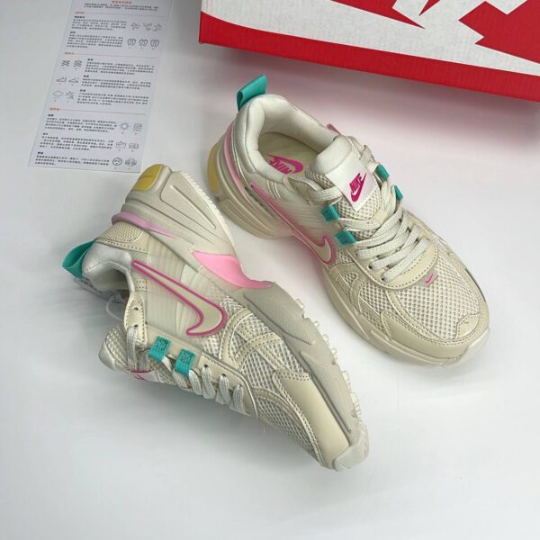 نایک وی تو کی ران کرم صورتی Nike V2K Run Beige Pink