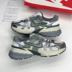 نایک وی تو کی ران طوسی نقره‌ای Nike V2K Run Grey Silver