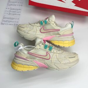 نایک وی تو کی ران کرم صورتی Nike V2K Run Beige Pink