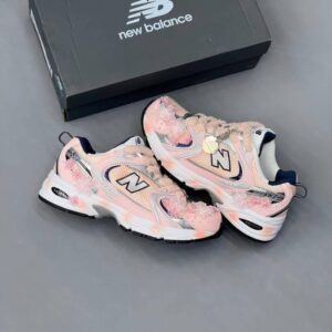 کفش نیو بالانس ۵۳۰ کاستوم صورتی گلدار New Balance 530 Custom Pink Floral