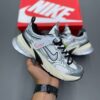 کفش نایک وومرو ۵ نقره‌ای کرم Nike Vomero 5 Silver Cream