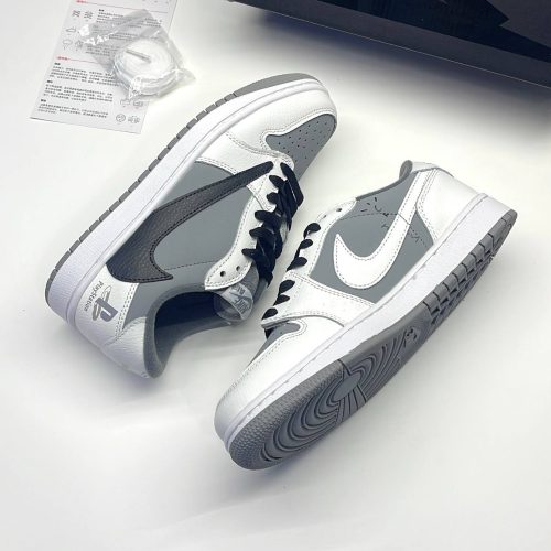 کفش نایک ایر جردن وان لو تراویس اسکات پلی‌استیشن Nike Air Jordan 1 Low Travis Scott PlayStation