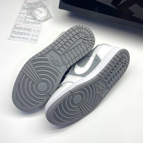 کفش نایک ایر جردن وان لو تراویس اسکات پلی‌استیشن Nike Air Jordan 1 Low Travis Scott PlayStation